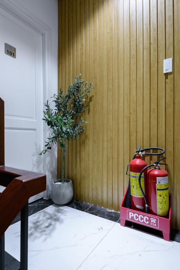 Cozrum Homes - Graceful Corner Ho Chi Minh City Exterior photo
